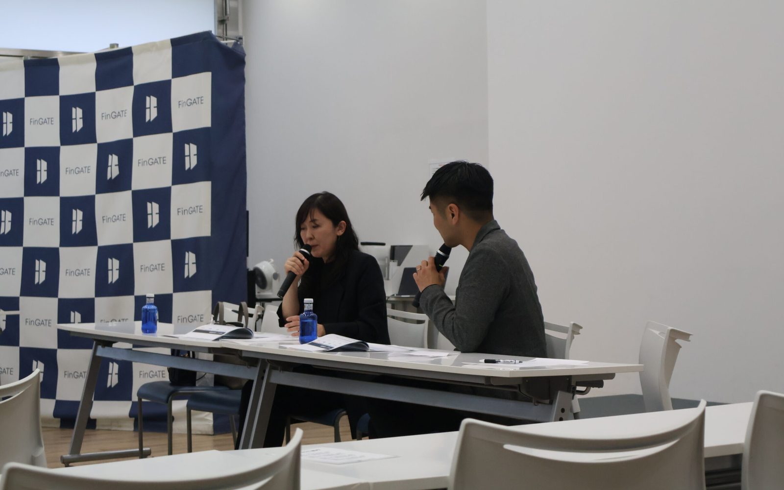 講演の様子（左：株式会社ひびきFA 金沢支店 東 千春氏、右：アドバイザーナビ株式会社 松岡 隼士）