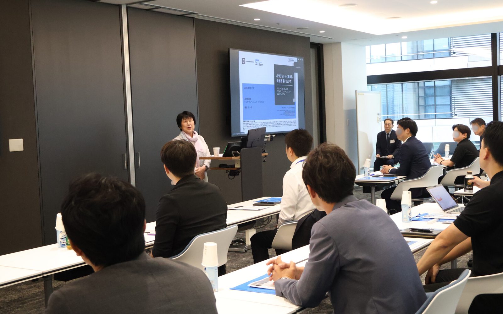 アライアンス・バーンスタイン株式会社の専門家による講演の様子
