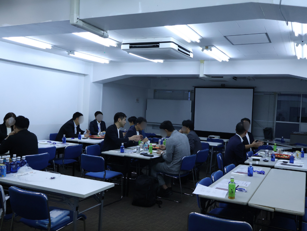 講演後の交流会の様子
